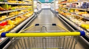 Εκτός ελέγχου οι τιμές στα αβγά, τα γαλακτοκομικά, το κρέας, τα θαλασσινά – Πρώτη στην ακρίβεια η Ελλάδα