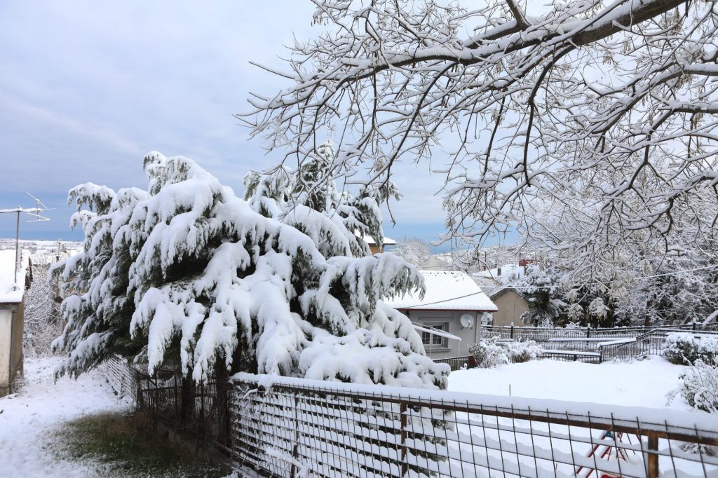 Καιρός: Έρχονται χιόνια στην Ελλάδα – Ποιες περιοχές θα «ντυθούν» στα λευκά