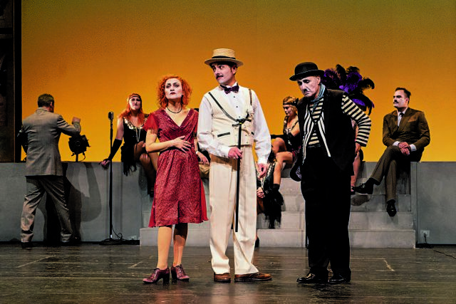 «Ενα παιχνίδι δεν είναι το θέατρο;»