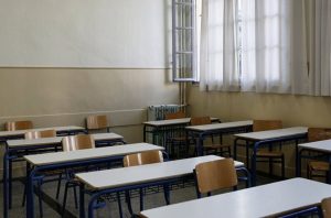 Αιτωλοακαρνανία: 22χρονη εισέβαλε στην τάξη του αδερφού της και ξυλοκόπησε συμμαθήτριά του