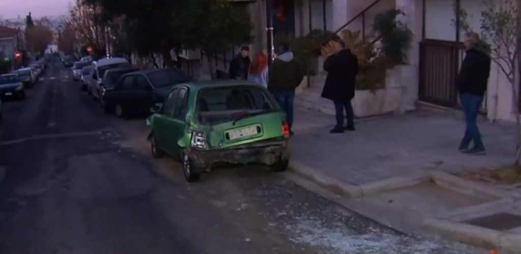 Θεσσαλονίκη: Αστικό λεωφορείο έπεσε επάνω σε σταθμευμένα οχήματα