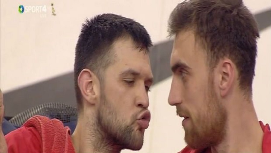 Ολυμπιακός: Με Παπανικολάου και Μιλουτίνοφ εύχεται για του Αγίου Βαλεντίνου (vid)