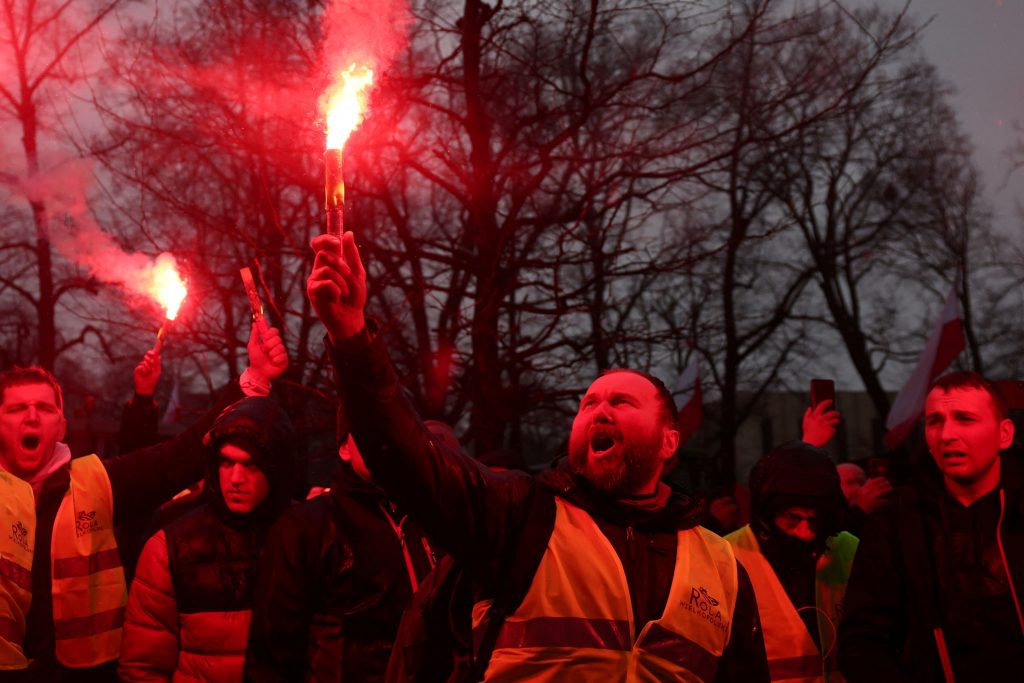 Σήμερα οι εξαγριωμένοι αγρότες, αύριο ποιος – Έρχεται κύμα κινητοποιήσεων στην Ευρώπη ενόψει ευρωεκλογών;