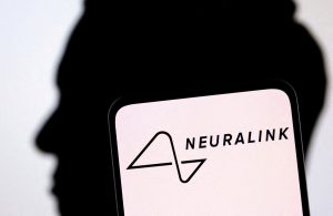 Neuralink: Ξεκινά τις κλινικές δοκιμές στη Βρετανία