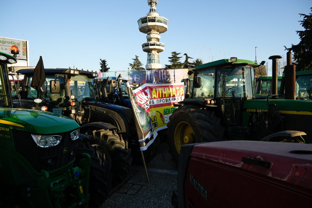 Μαίνεται η «μάχη»: Οι αγρότες καλούν στα μπλόκα – Διάλογο θέλει ο Αυγενάκης