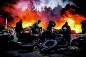 Η οργή των αγροτών: «Το τέλος μας θα σημάνει την πείνα σας!»