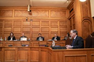 Τέμπη: Ευθύνες παντού εκτός από τον εαυτό του, βλέπει ο Καραμανλής – Πυρ ομαδόν από τα κόμματα