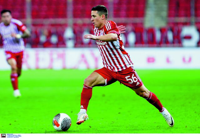 Με ιδέες, παραστάσεις και βλοσυρό ύφος