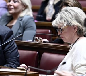 ΣΥΡΙΖΑ: Χρειάζονται βελτιώσεις στο νομοσχέδιο για τα ομόφυλα ζευγάρια