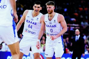 «Λατρεύουμε να παίζουμε για τον κόουτς»