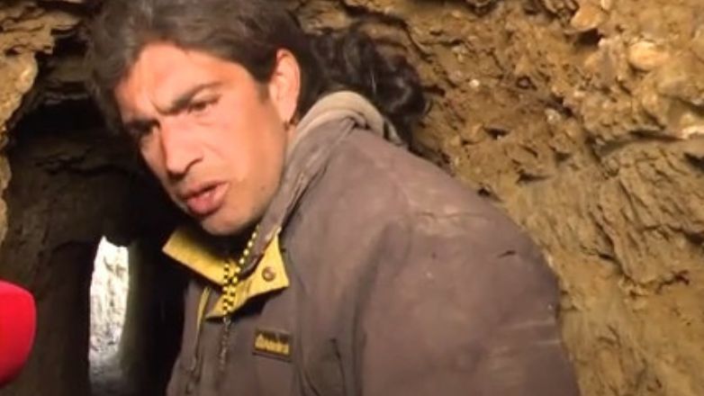 Κορινθία: Τι συμβαίνει με τα παιδιά της οικογένειας που ζουν σαν πρωτόγονοι – Γιατί προσήχθη ο πατέρας