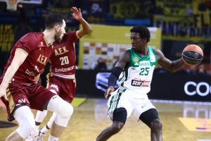 ΑΕΚ – Παναθηναϊκός 69-89: «Πράσινο πάρτι» σε επεισοδιακό ματς στα Άνω Λιόσια