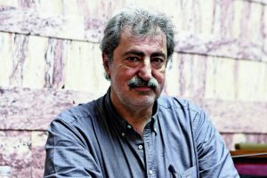 Ανάμεσα σε δύο κόσμους