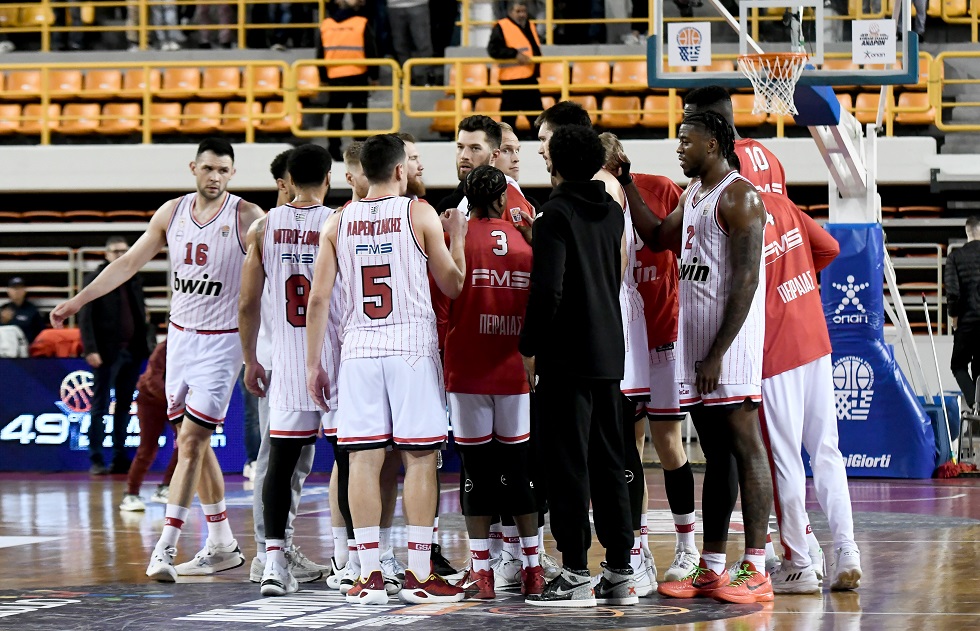 Ολυμπιακός: Η αποθέωση του κόσμου, η κόντρα με τον Προμηθέα και το χειροκρότημα του Γ. Αγγελόπουλου