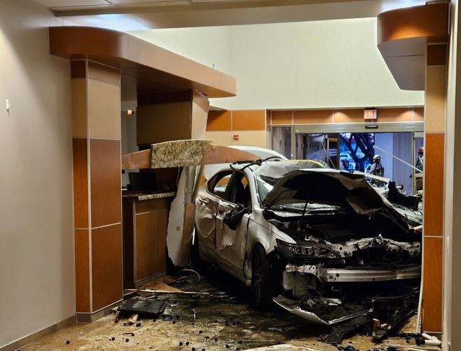 Τέξας: Αυτοκίνητο «μπούκαρε» στα επείγοντα νοσοκομείου – Ένας νεκρός, πέντε τραυματίες