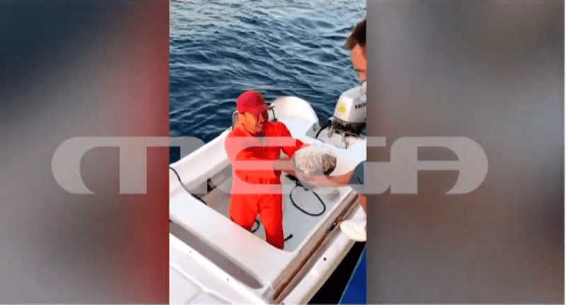 Βίντεο ντοκουμέντο: Όταν ο Αιγύπτιος πήγαινε καλούδια στον Τζόνσον – Μαζί με την οικογένεια Καρνέση σε δεξιώσεις