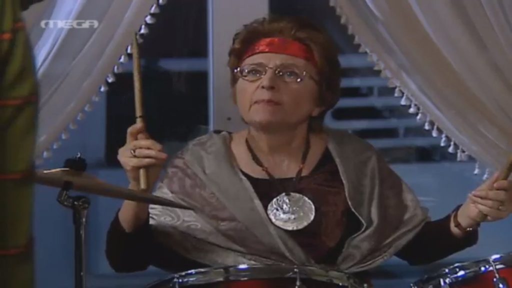 Καμπάνια της ΓΣΕΕ για την απεργία της 17ης Απριλίου – Βίντεο με τη «Θεοπούλα»