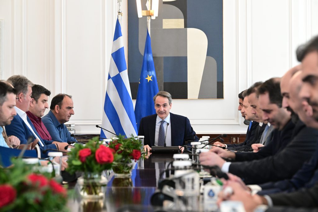 Σε εξέλιξη η κρίσιμη συνάντηση των αγροτών με τον Μητσοτάκη