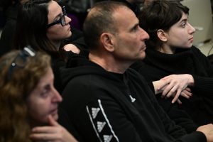 Κατάθεση ψυχής από τους συγγενείς των θυμάτων των Τεμπών – «Σωρεία ανθρώπινων λαθών και παραλείψεων»