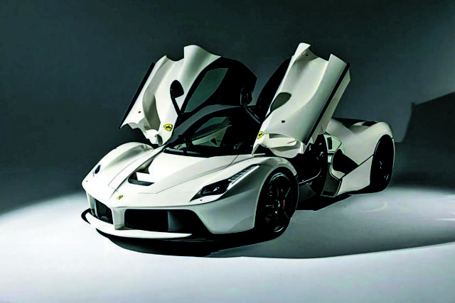 Δημοπρασία για Ferrari με 15 χλμ.