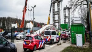Τραγωδία στην Ολλανδία: Κατέρρευσε γέφυρα – Δυο νεκροί