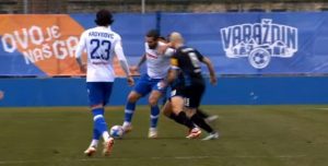 Χαμός με διάλογο διαιτητών στην Κροατία για φάουλ στον Λιβάγια!