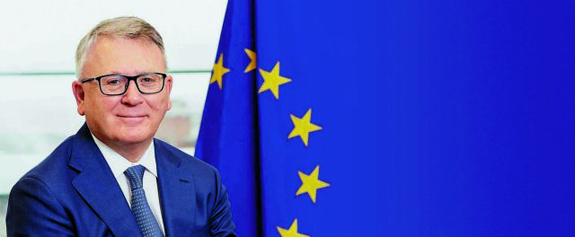 «Πρέπει να υπάρξει απογραφειοκρατία της Κομισιόν»