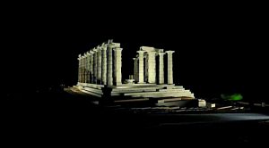 Νέος, λευκός φωτισμός στον ναό του Ποσειδώνα