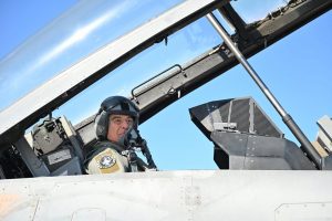 Δένδιας: Πτήση πάνω από το Αιγαίο με F16 Viper πραγματοποίησε ο υπουργός Αμυνας