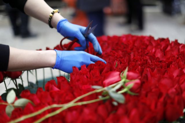 Θεσσαλονίκη: Φορτωμένα με τριαντάφυλλα τα ανθοπωλεία για την γιορτή του Αγίου Βαλεντίνου – Πόσο κοστίζει το ένα