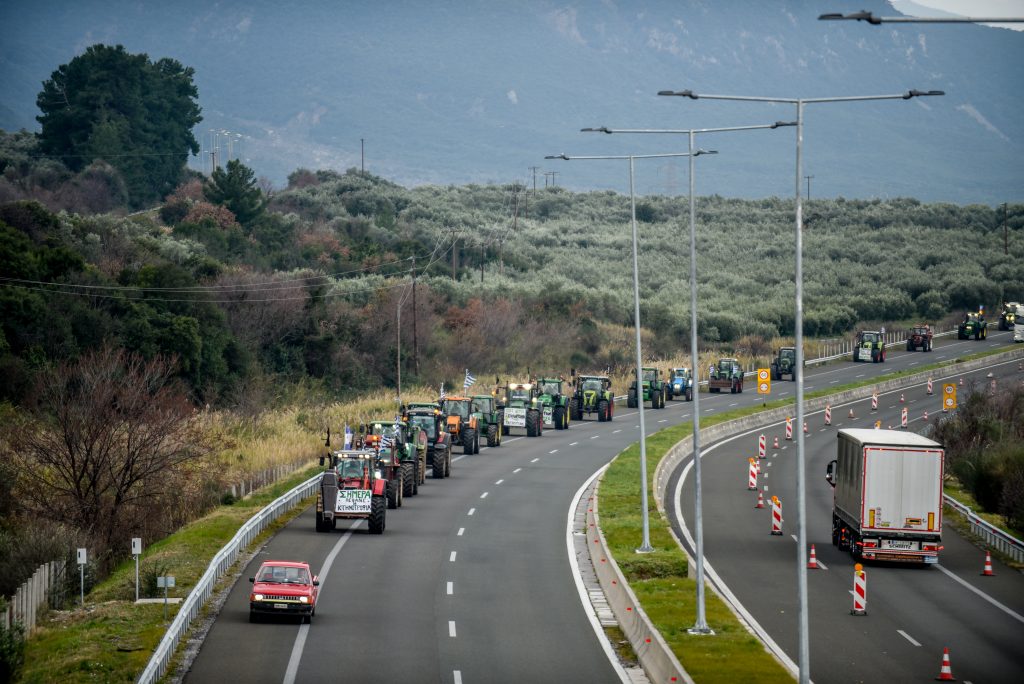 Ξεκίνησε η κάθοδος των αγροτών στην Αθήνα – Από Αφίδνες και Μέγαρα η είσοδος των τρακτέρ