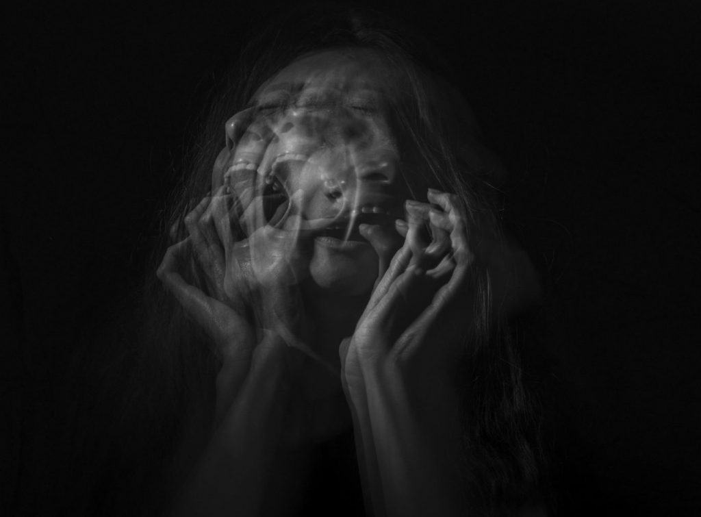 Επτά γυναικοκτονίες σε μια μέρα – Θρηνούν για τις δολοφονημένες αδερφές τους