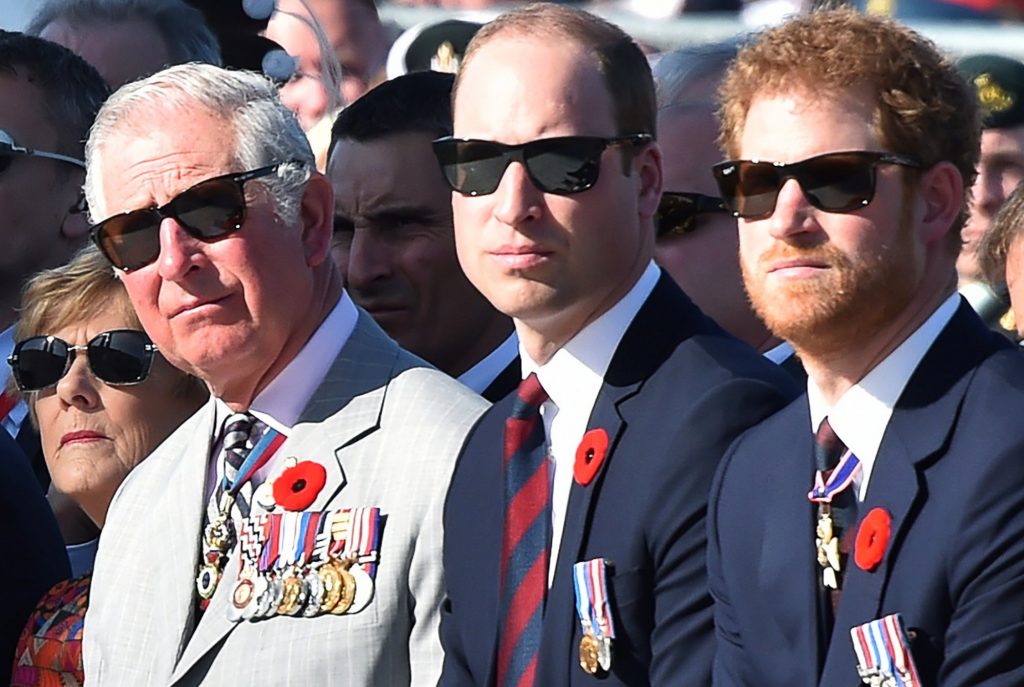 Άρον άρον γυρίζει στη Βρετανία ο πρίγκιπας Χάρι – Σοβαρή η κατάσταση του Καρόλου