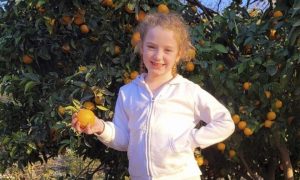 Συγκλονίζει η 9χρονη Έμιλι που ήταν όμηρος της Χαμάς – Αρνείται να πει τις λέξεις «Γάζα» ή «αίμα»