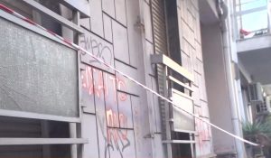 Εξάρχεια: Tα αναπάντητα ερωτήματα για την «αυτοκτονία» και το ιδιόχειρο σημείωμα που συγκλονίζει