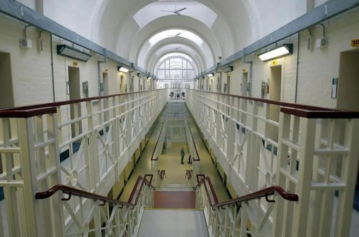Αγγλία: Πώς τιμωρείται ένας παιδόφιλος δολοφόνος από τους συγκρατούμενους του
