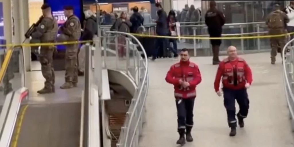 Συναγερμός στο Παρίσι: Επίθεση με μαχαίρι σε κεντρικό σταθμό – Εικόνες & βίντεο