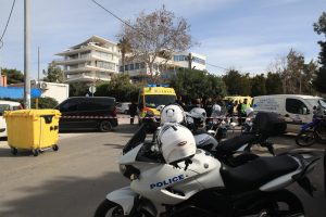 Πυροβολισμοί σε ναυτιλιακή εταιρεία στη Γλυφάδα – Πληροφορίες για έναν νεκρό και δύο τραυματίες