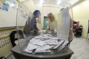 Διπλή καμπάνια από το Μέγαρο Μαξίμου για το εκλογικό τεστ του Ιουνίου