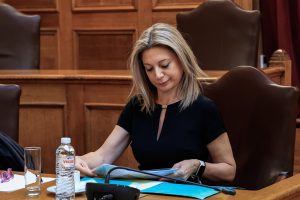«Σεβαστείτε το πένθος μας» απαντά η Μαρία Καρυστιανού στα περί υποψηφιότητάς της