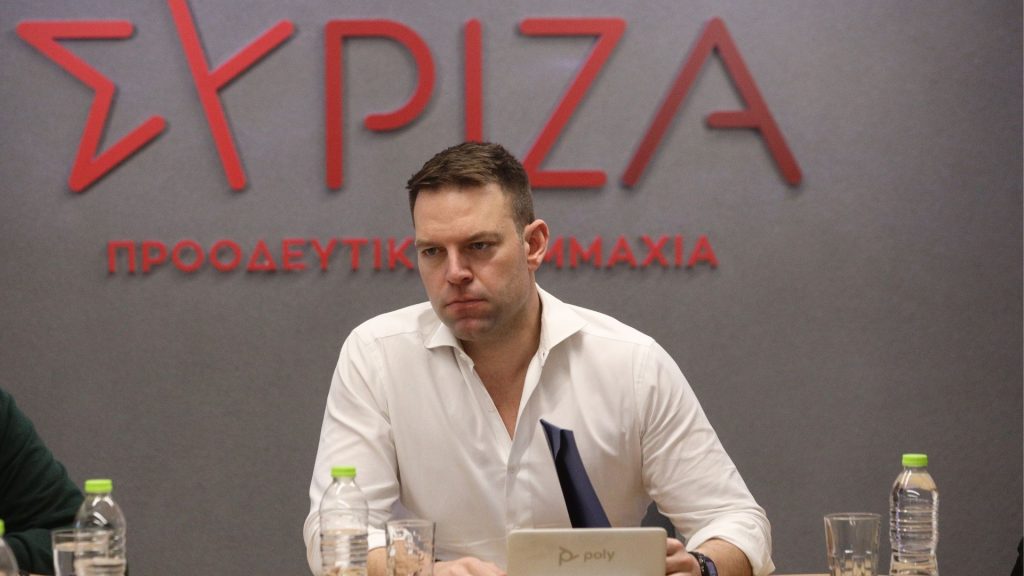 Ομόφυλα ζευγάρια: «Θα υποστούν συνέπειες όσοι απόσχουν ή καταψηφίσουν» επανέλαβε ο Κασσελάκης