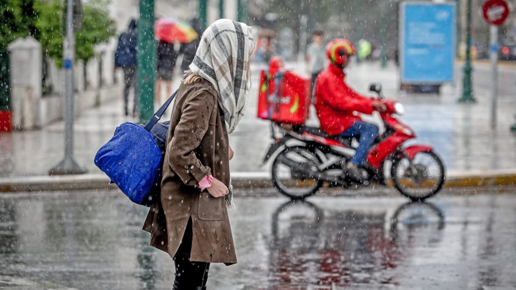 Η κακοκαιρία σαρώνει την Ελλάδα: Πού θα «χτυπήσει» τις επόμενες ώρες – Αναλυτικοί χάρτες