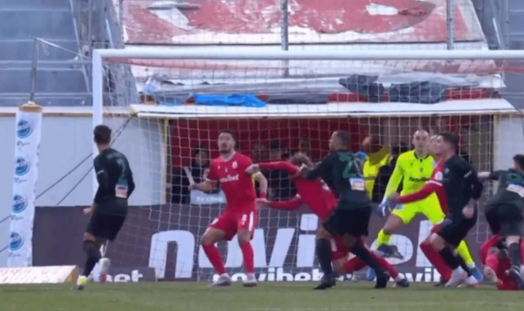 Υπάρχει φάουλ στο γκολ του ΠΑΟ στις Σέρρες;