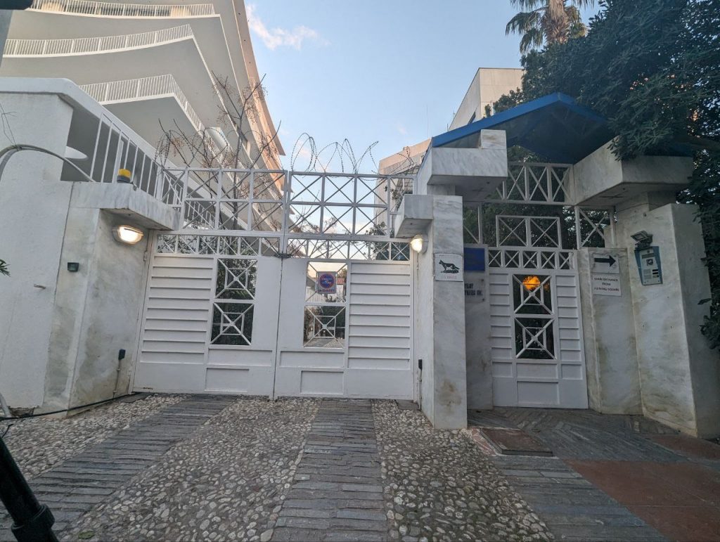 Γλυφάδα: Τι όπλισε το χέρι του μακελάρη – Το σπίτι και η διαμάχη της οικογένειας