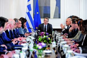 Τρεις προτεραιότητες και δύο εντολές