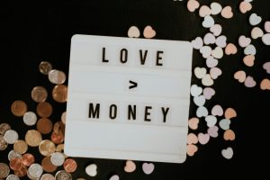 Πόσο συμφέρει τελικά οικονομικά να βρεις το άλλο σου μισό; – Ο δείκτης κόστους της… αγάπης