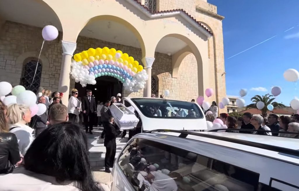 Συγκίνηση στο τελευταίο αντίο στην Ραφαέλα Πιτσικάλη