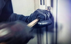 Ετρωγαν και έπιναν στα σπίτια που έκλεβαν – Πάνω από 6.000 ευρώ η αξία των κλοπιμαίων