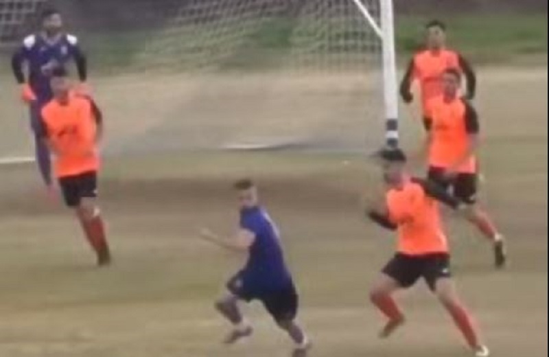 Δεν υπάρχει: Απίθανη βουτιά και ο… ορισμός του πέναλτι σε τοπικό αγώνα (vid)