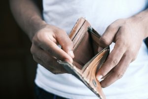 Επιστροφή στο πατρικό: Θα εξοικονομήσετε χρήματα ή… θα το πληρώσετε ακριβά;